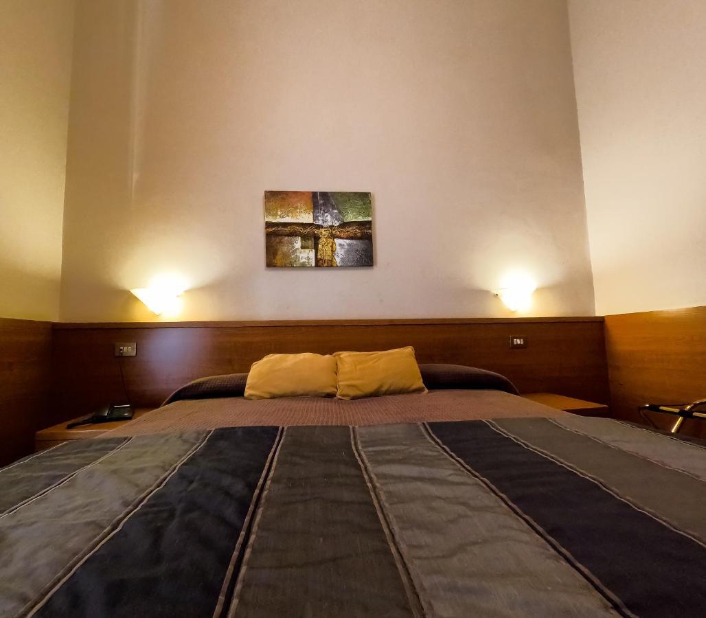 Hotel Cervia Roma Exterior foto